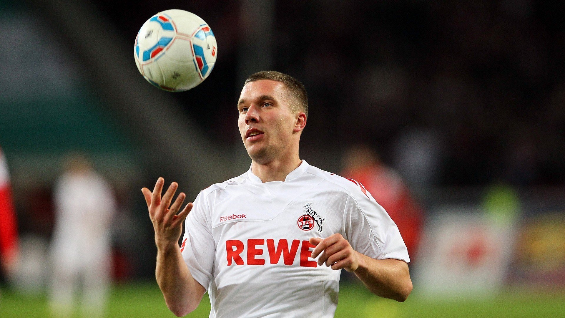 沙尔克主教练承担责任，不惧困境，沙尔克球队怎么样